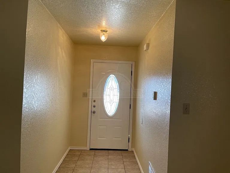 2005 Agate Dr — Photo 2