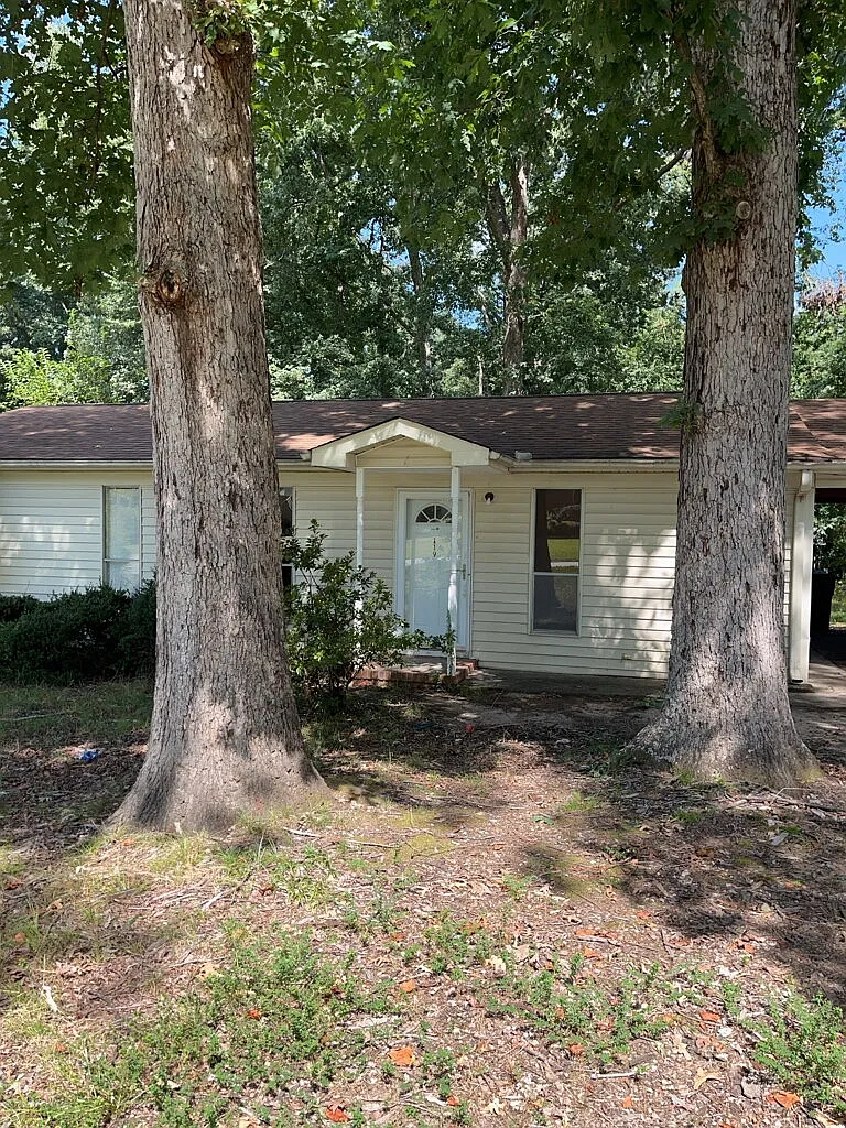 3 bed, 2.0 bath, $1,300 — Photo 1