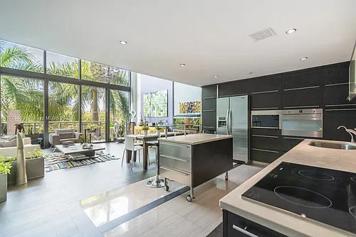 6000 Collins Ave Photo 1