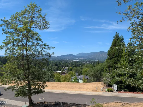 2238 SE Linden Ln, Grants Pass, OR 97527