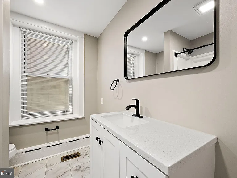 1522 W 7th St #1 — Photo 7