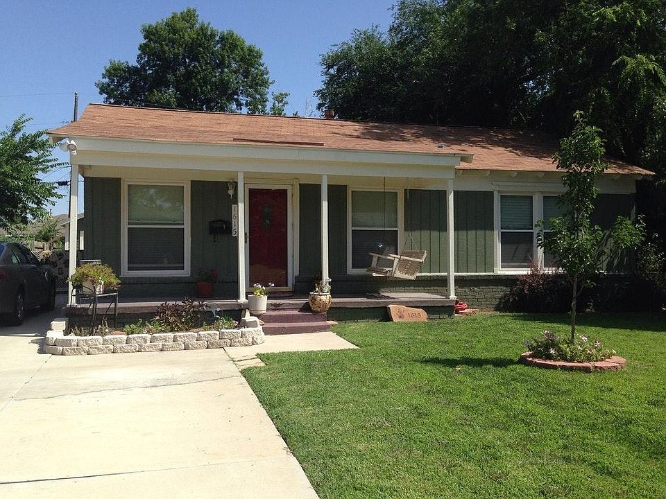 1st image of 1615 Oxford Way