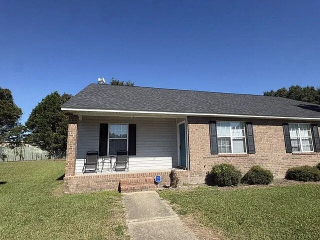 3 bed, 2.0 bath, 1271 sqft, $1,725 — Photo 1