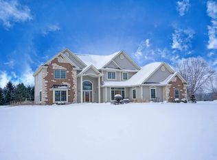 38935 Forest Run, Oconomowoc, WI 53066