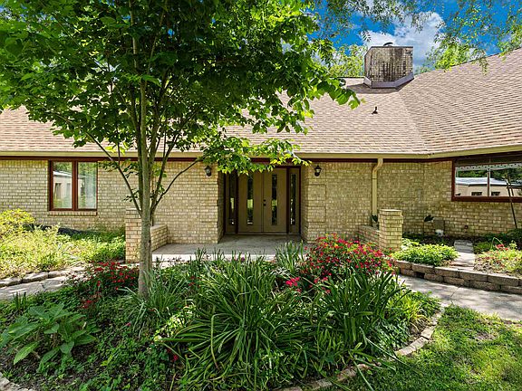 4th image of 1626 Meadows Ln