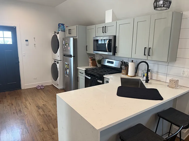 3450 N Troy St #3R — Photo 4