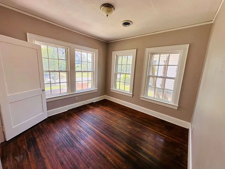 1921 James Ave — Photo 15