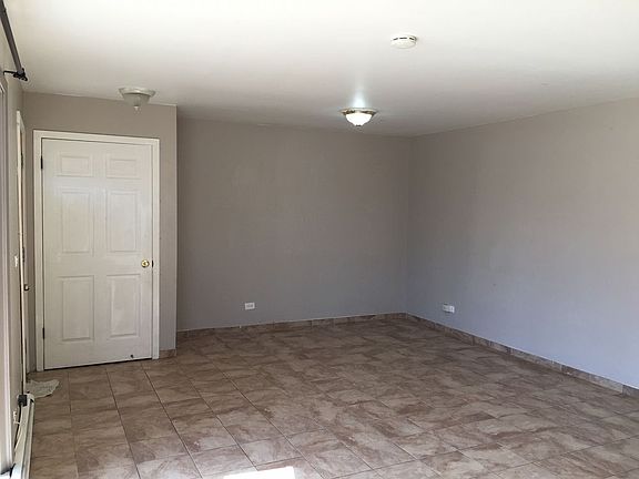 4th image of 15W636 Virginia Ln
