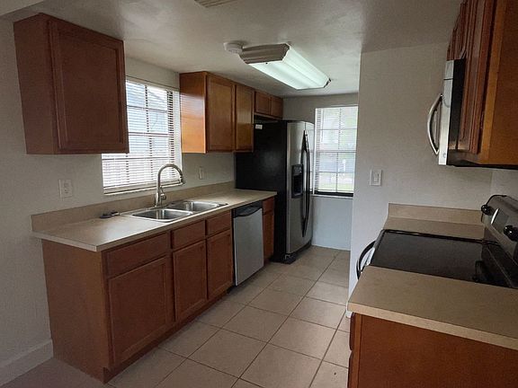 3rd image of 2126 W Grace St