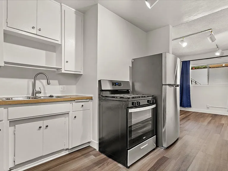 908 N San Vicente Blvd #4 — Photo 9