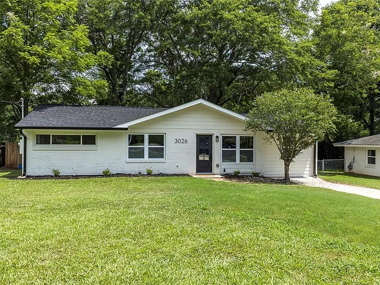 3026 Brook Dr — Photo 2