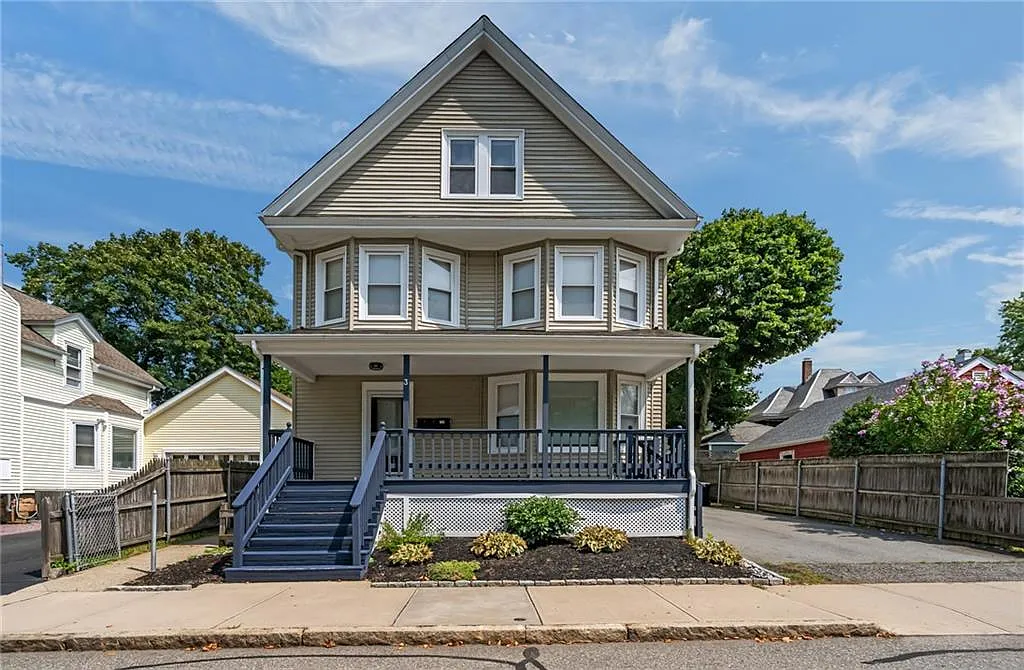 3 bed, 1225 sqft, $3,000 — Photo 1