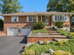 5 Robin Rd, Fanwood, NJ 07023