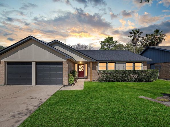 13562 Brook Hollow Dr