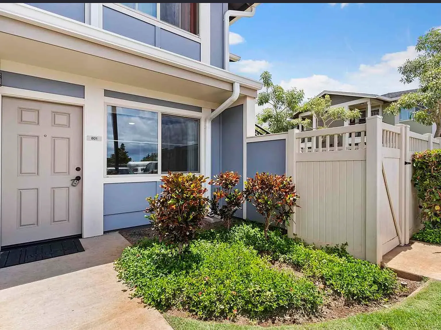 3 bed, 925 sqft, $3,500 — Photo 1
