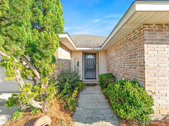 4th image of 704 Breaux Rd