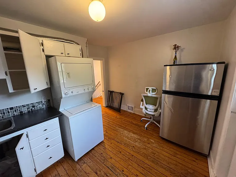 230 Percy St #2 — Photo 11