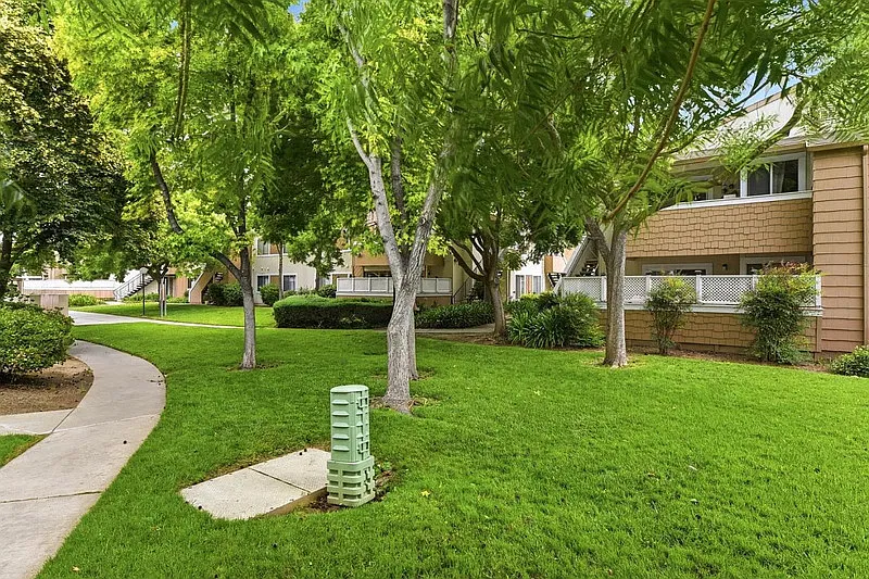 1 bed, 1.0 bath, 648 sqft, $2,300 — Photo 2