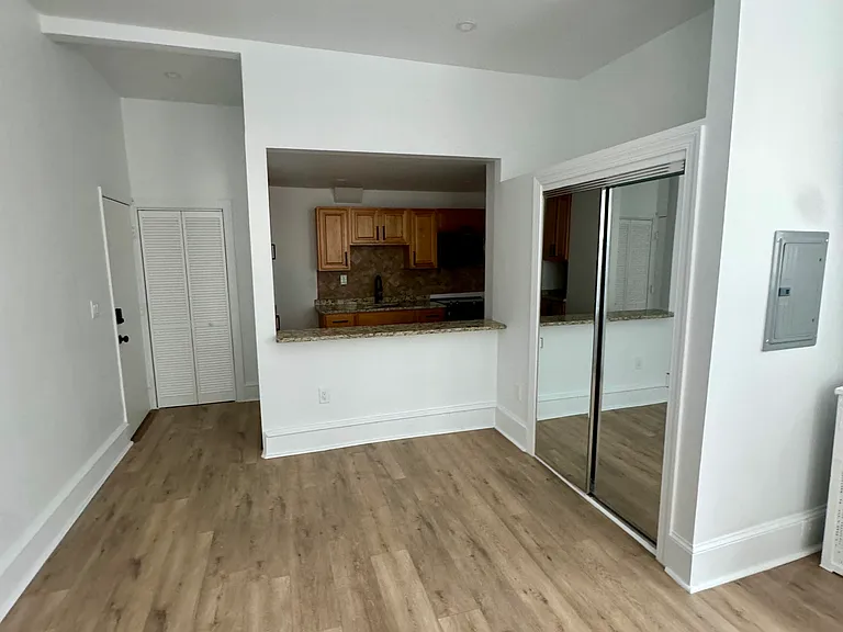404 W Chelten Ave #1R — Photo 2