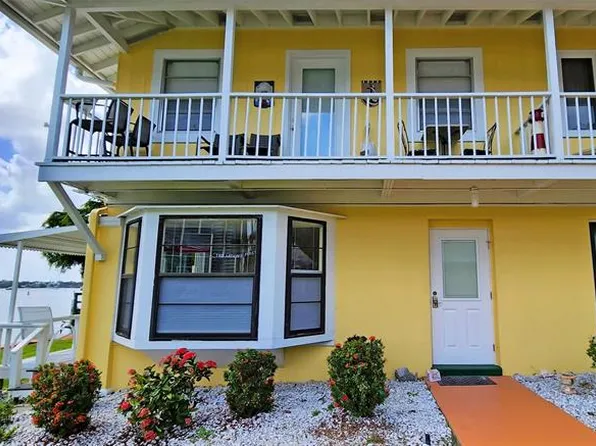 522 Golden Gate Point #4, Sarasota, FL 34236
