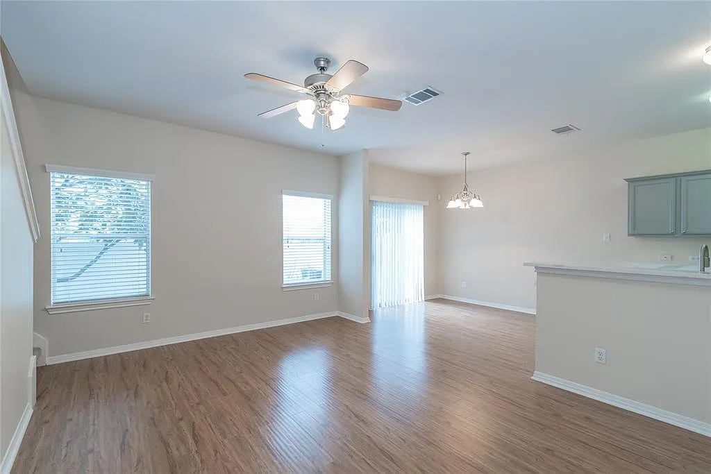 3 bed, 2.5 bath, 1966 sqft, $2,150 — Photo 3