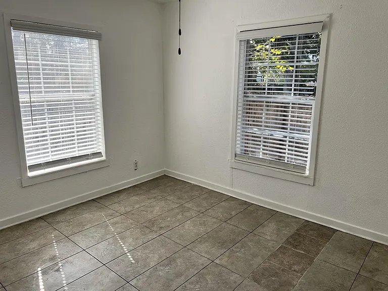 146 Eross St — Photo 10