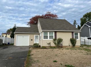 18 Camp Rd, Massapequa, NY 11758