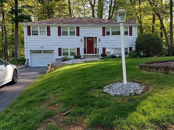 12 Lafayette Ln