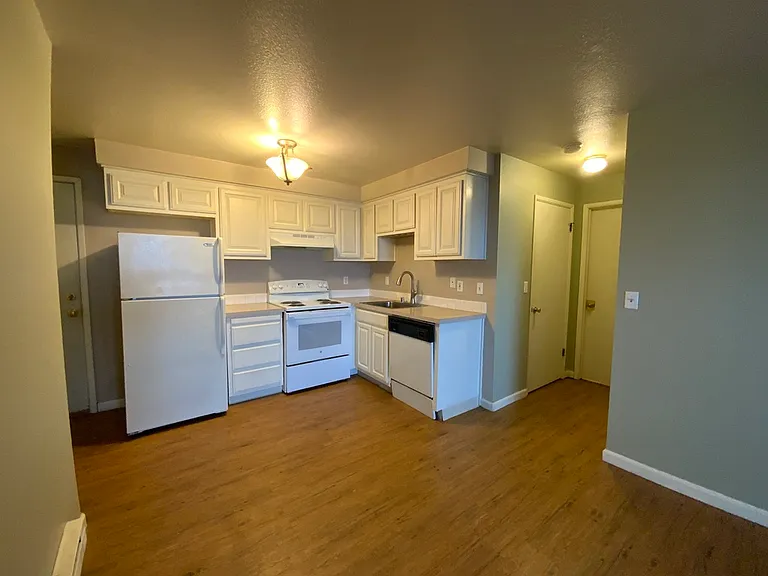 2405 Grand Ave #3 — Photo 4