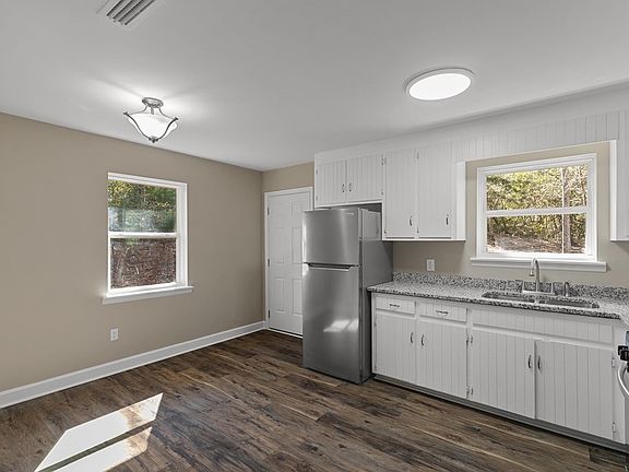 4th image of 301 Larkin St