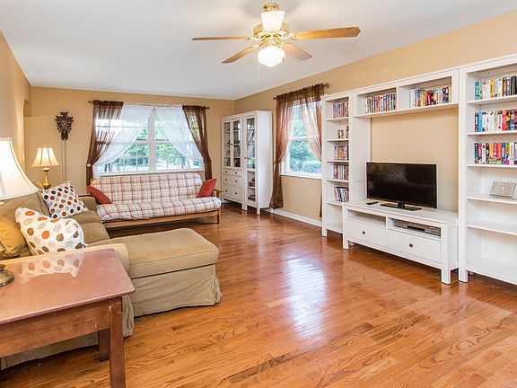 4th image of 279 Everwood Dr