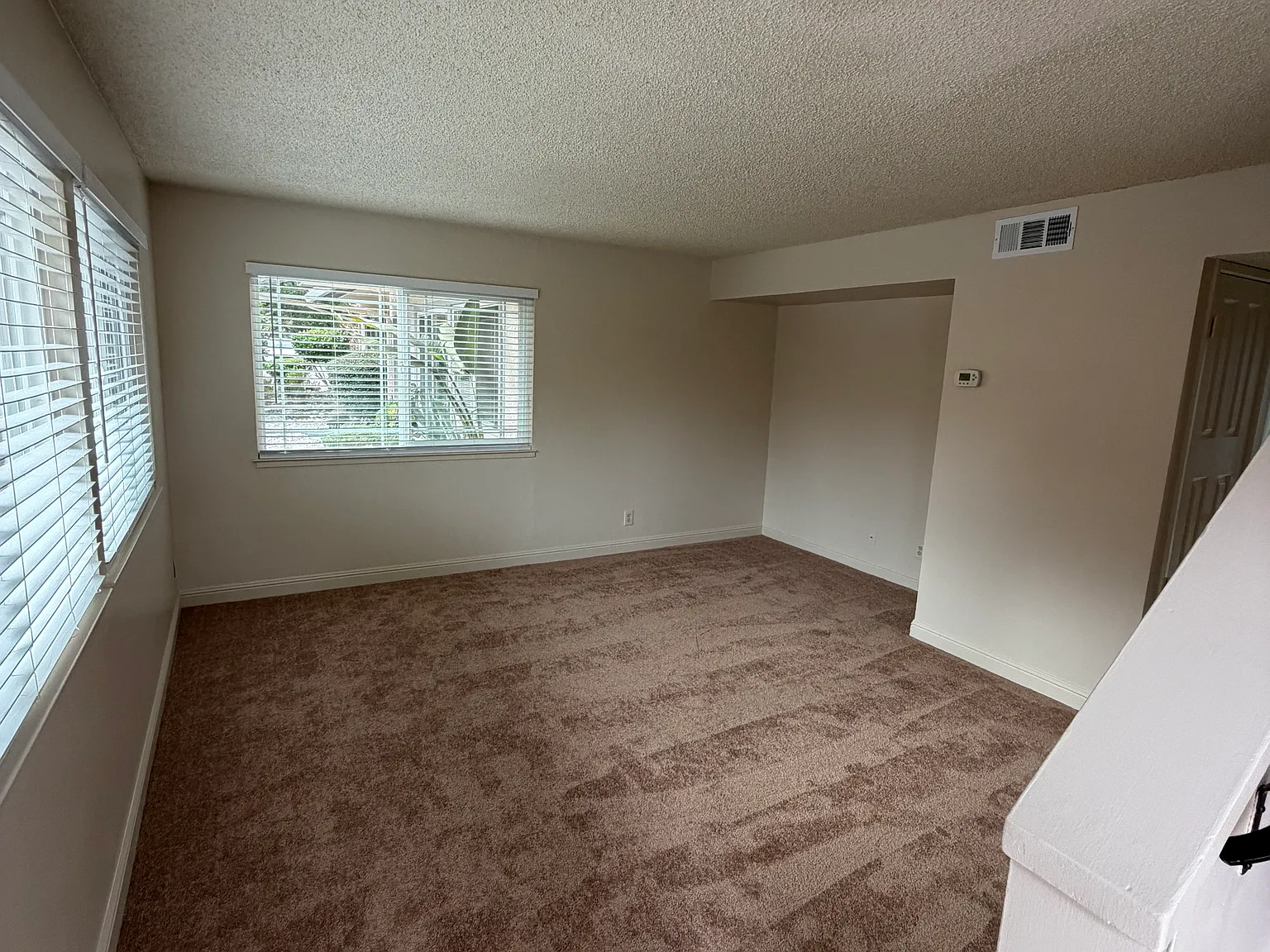 2 bed, 1000 sqft, $2,500 — Photo 2