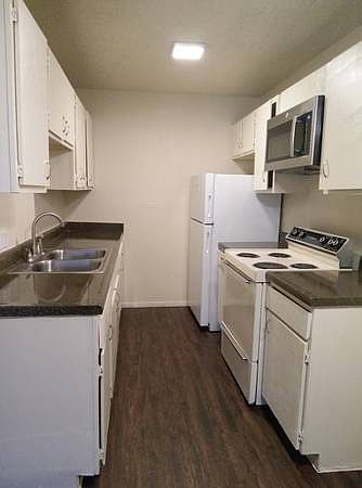 2nd image of 8151 Crosscreek Eff Bay