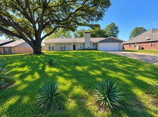 102 S Rainbow Dr, Whitehouse, TX 75791