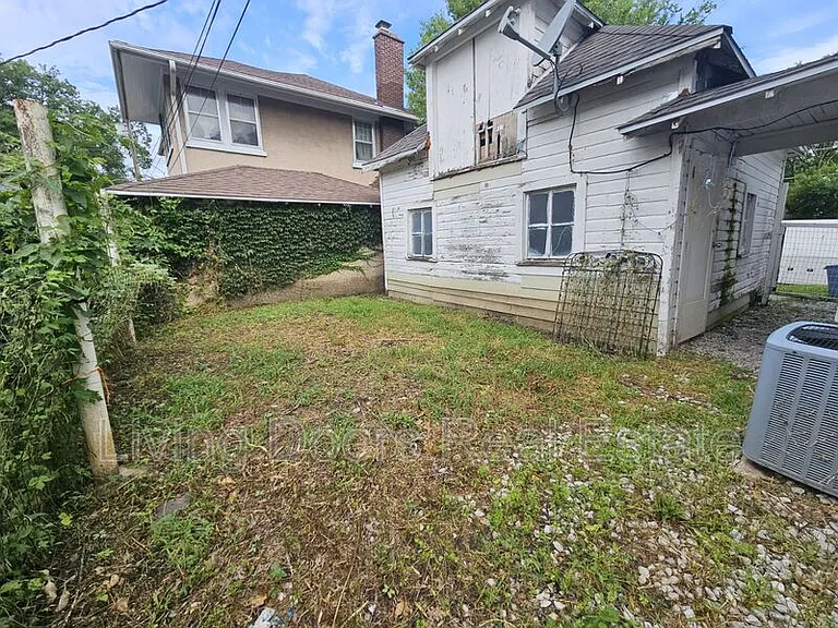 2135 Garfield St — Photo 8