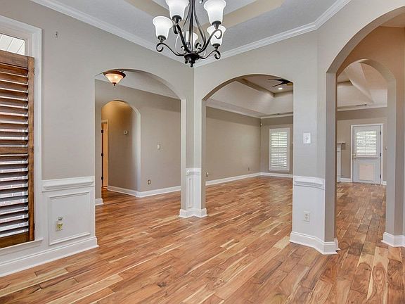 4th image of 934 Woody Hill Cir