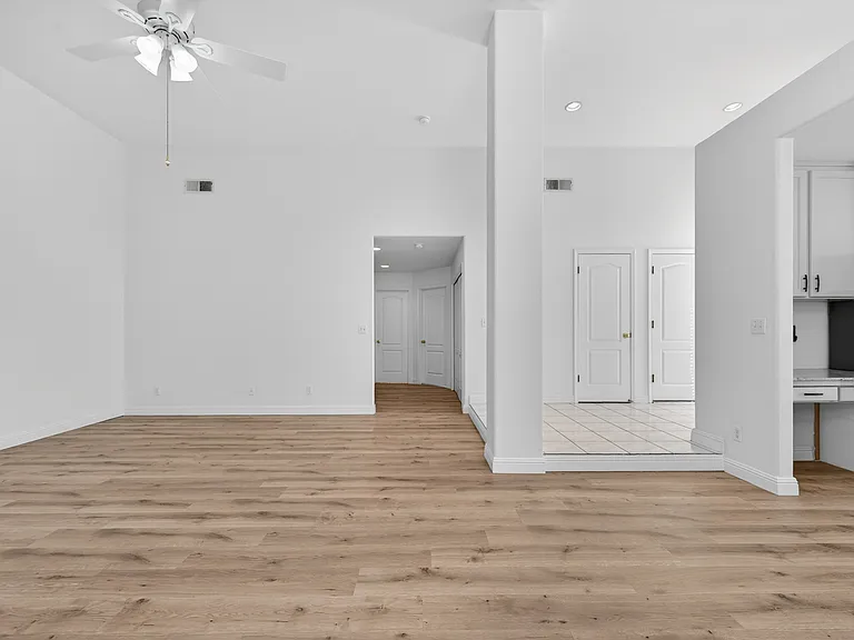 10291 N Whitney Ave — Photo 8