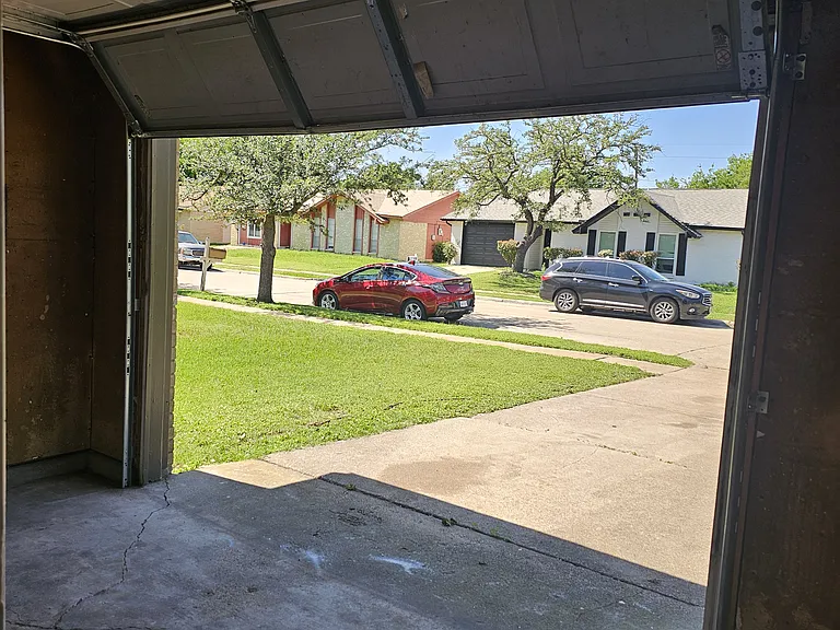 617 Country Ln — Photo 26