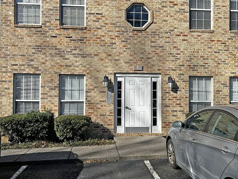 804 Churchill Xing — Photo 1