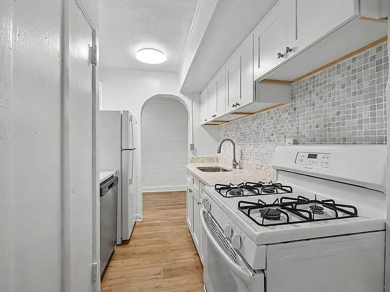 111 N Broadway #T5 — Photo 13