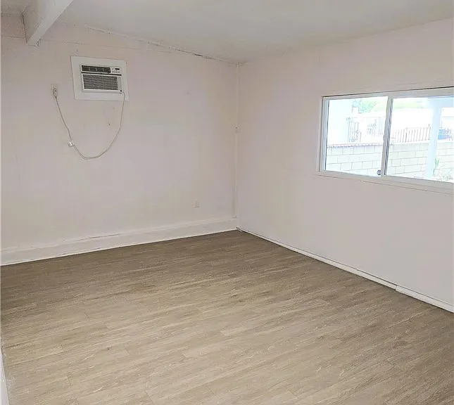 1043 Stichman Ave — Photo 4