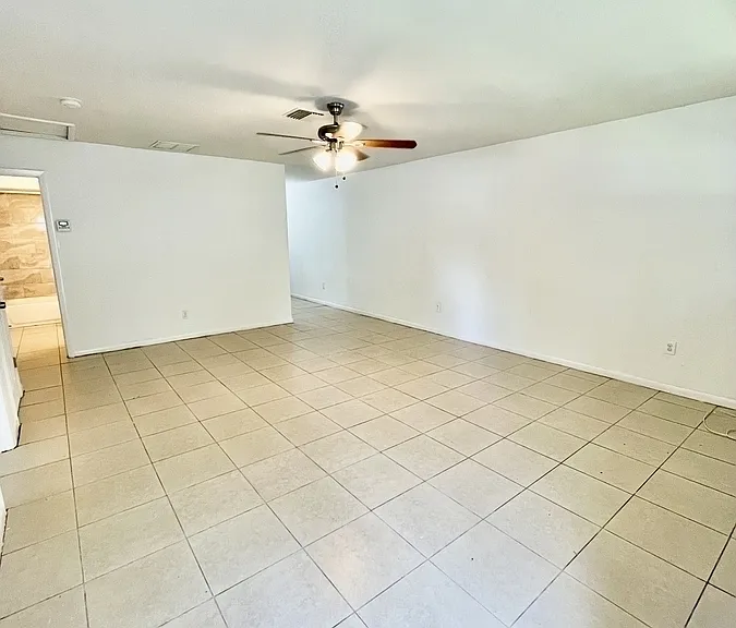 580 Thomas Ave #580 — Photo 2