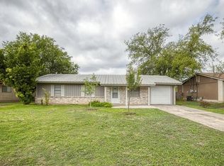 305 Studer Ct, Uvalde, TX 78801
