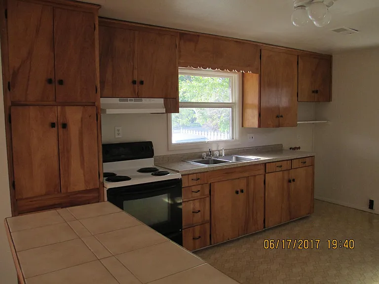 1122 S Cedar St — Photo 10