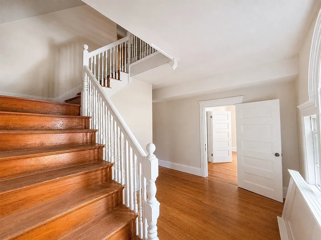 5 bed, 4.0 bath, 1800 sqft, $5,000 — Photo 4
