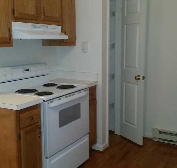 217 E New St — Photo 3