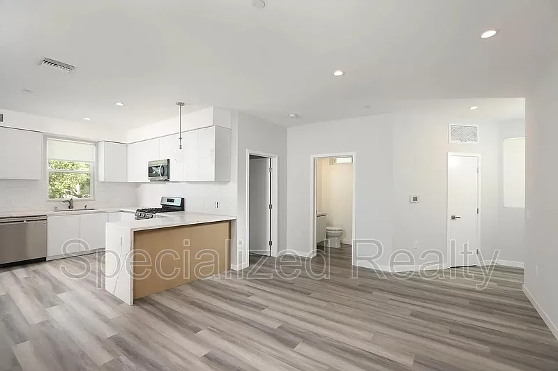 3 bed, 3.0 bath, $4,395 — Photo 3
