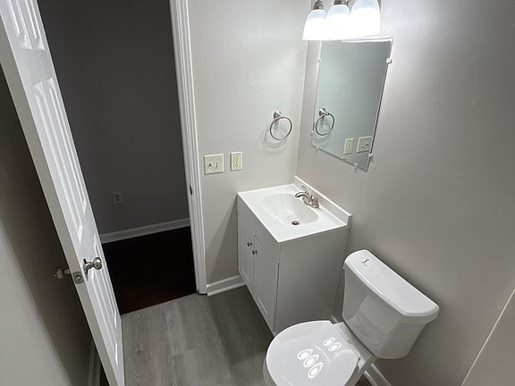 4th image of 460 Madeline Dr