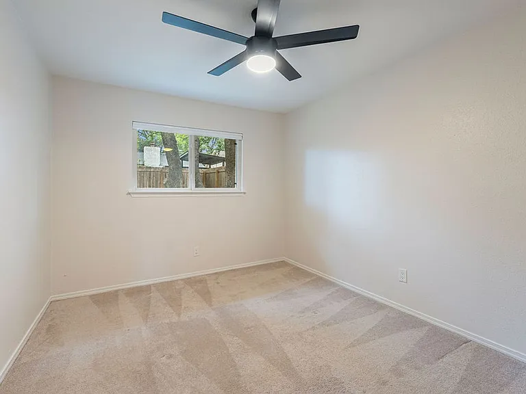 920 Acorn Oaks Dr — Photo 10
