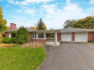 1404 Peninsula Dr, Traverse City, MI